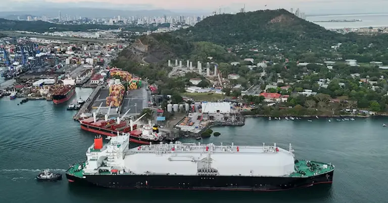 পানামায় একটি তেল ট্যাঙ্কার